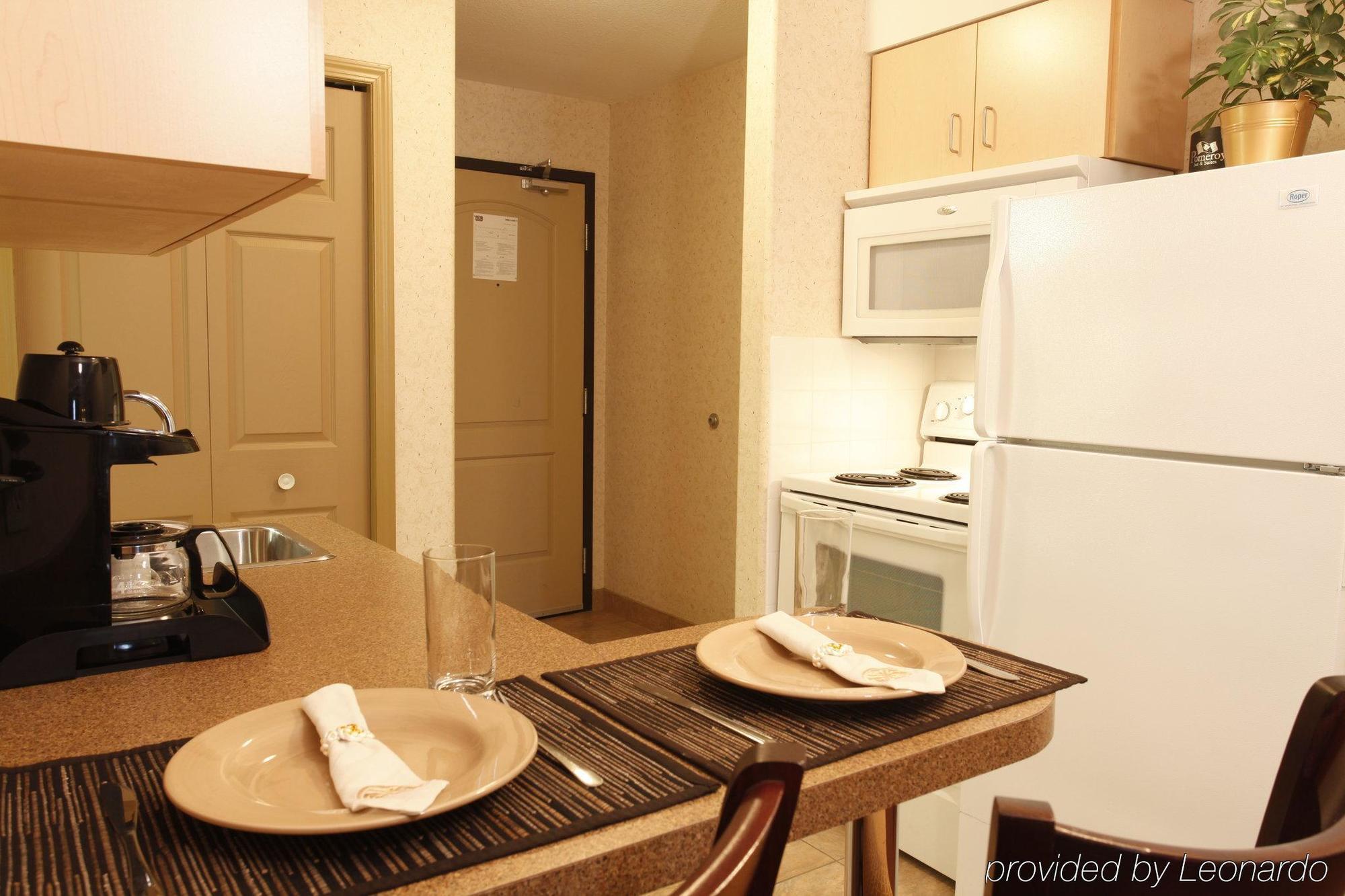 Pomeroy Inn And Suites Chetwynd Экстерьер фото
