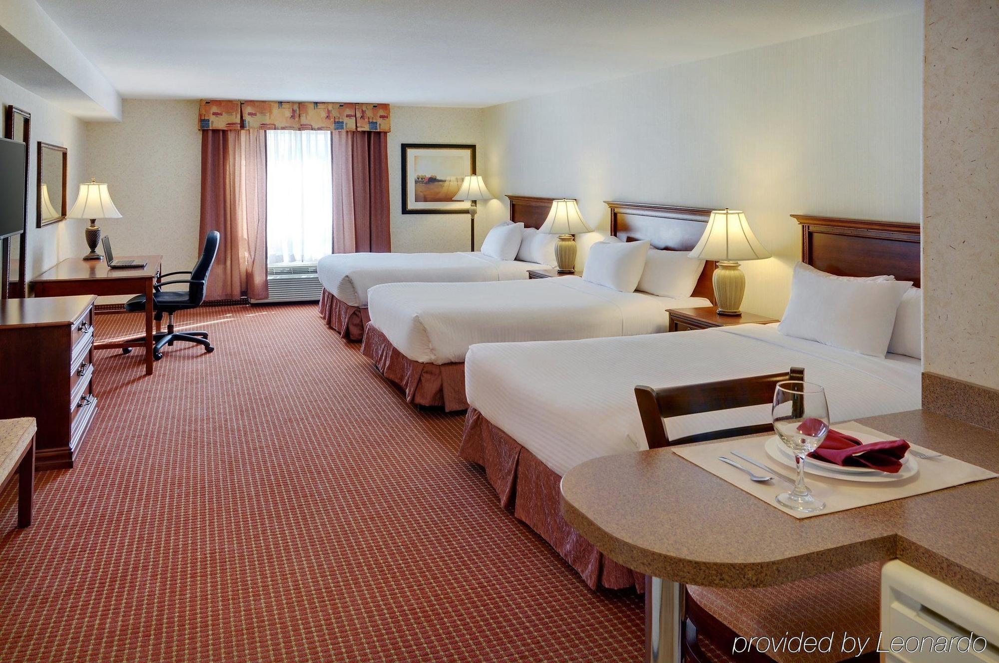 Pomeroy Inn And Suites Chetwynd Экстерьер фото