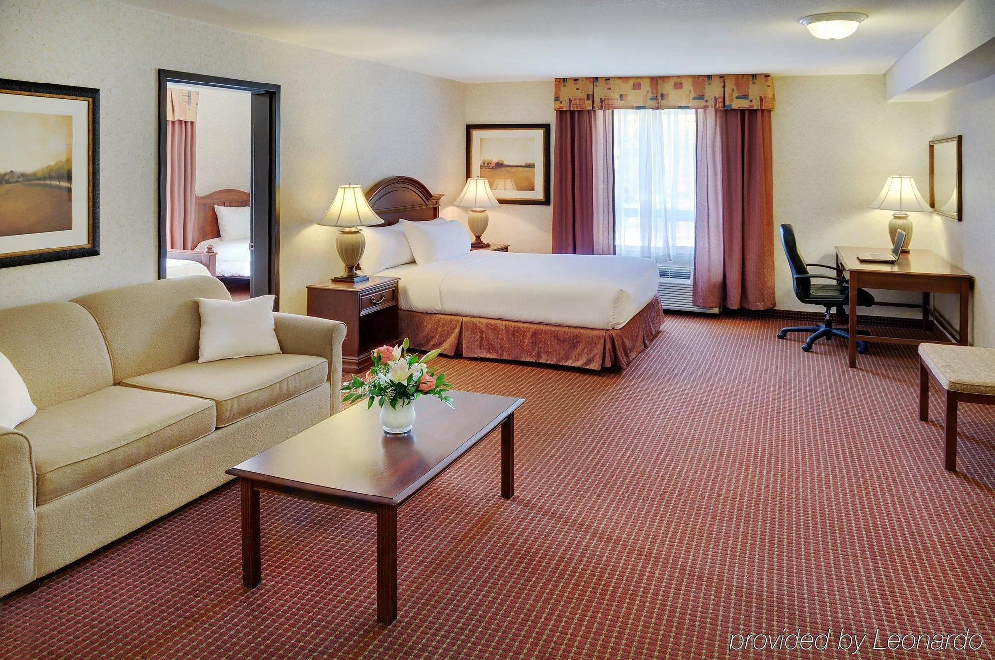 Pomeroy Inn And Suites Chetwynd Экстерьер фото