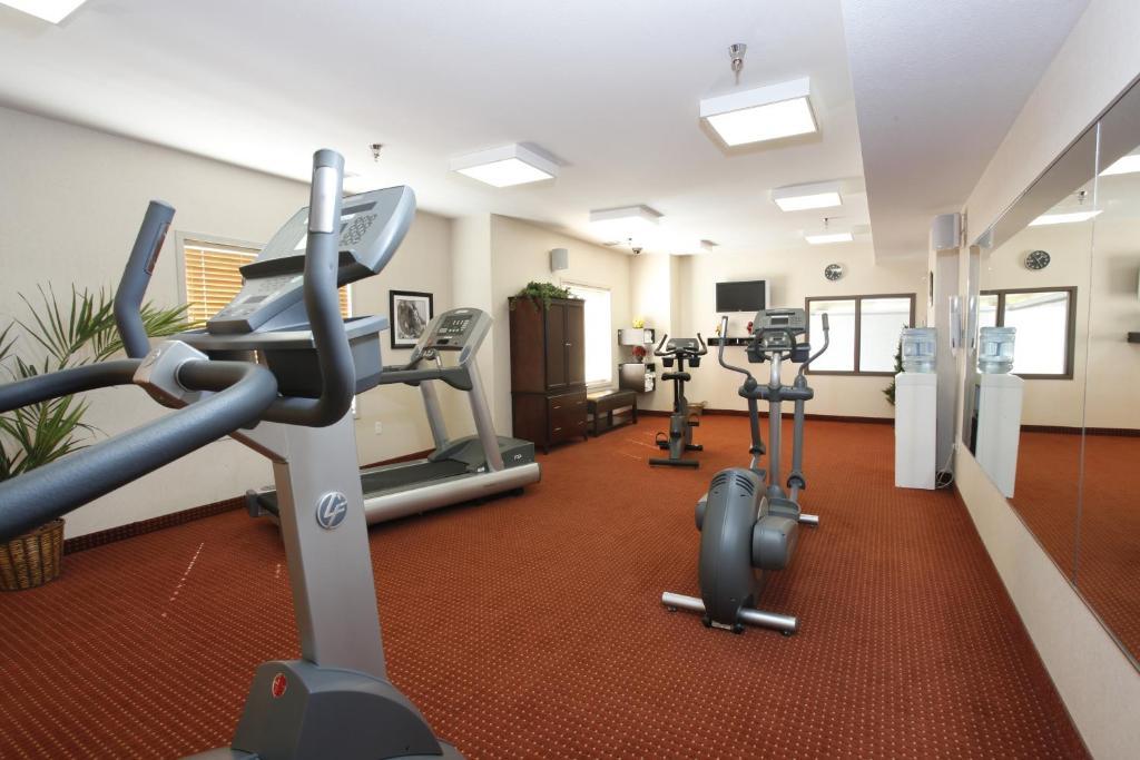 Pomeroy Inn And Suites Chetwynd Экстерьер фото
