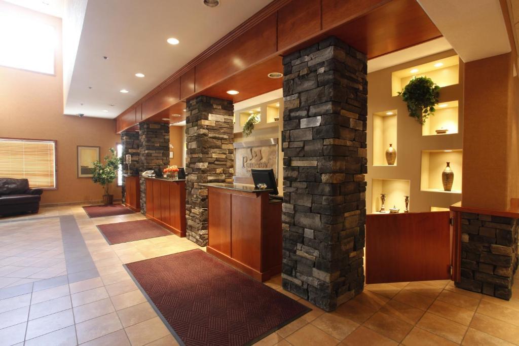 Pomeroy Inn And Suites Chetwynd Экстерьер фото