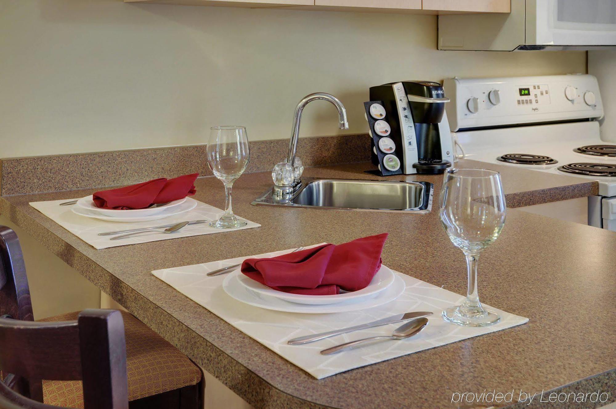 Pomeroy Inn And Suites Chetwynd Экстерьер фото