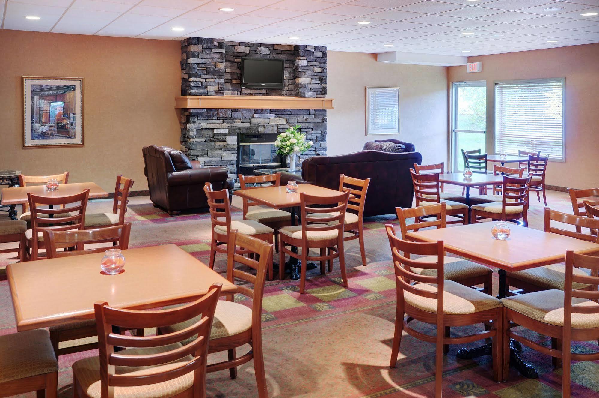 Pomeroy Inn And Suites Chetwynd Экстерьер фото