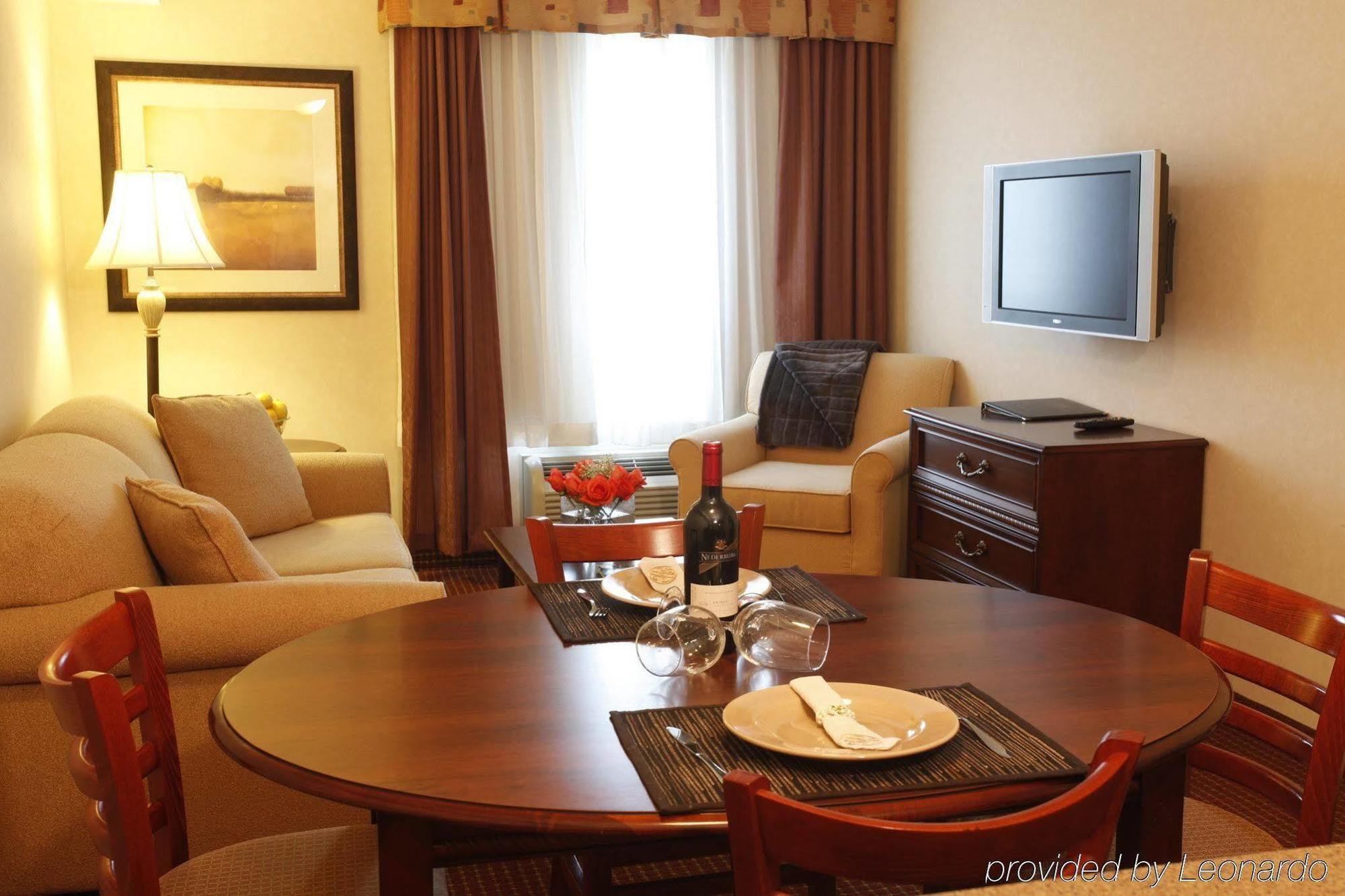 Pomeroy Inn And Suites Chetwynd Экстерьер фото