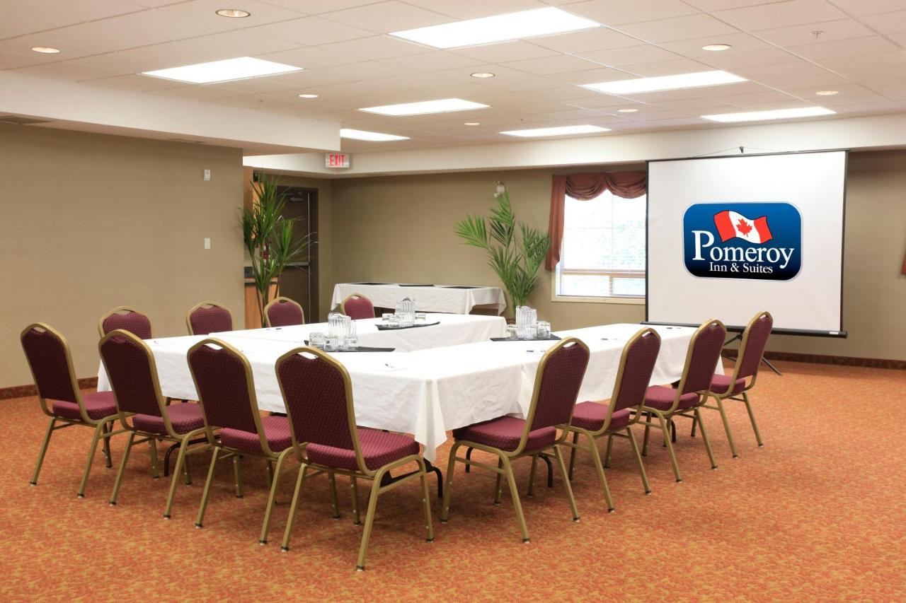 Pomeroy Inn And Suites Chetwynd Экстерьер фото